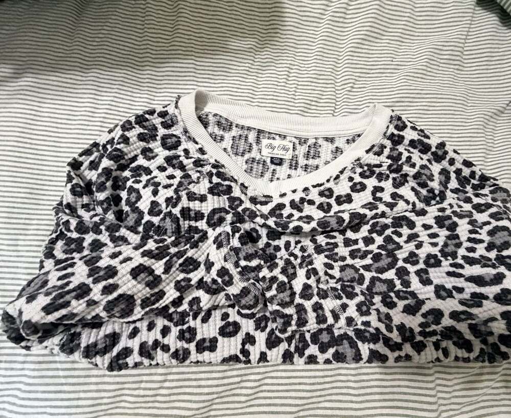 American Eagle Big Hug Waffle Knit Sweater Size M Leopard Print